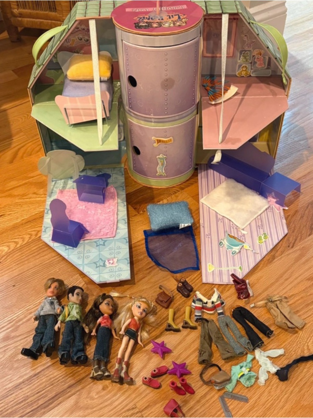 Lil’ Bratz Loungin’ Loft with Dolls and Accessories